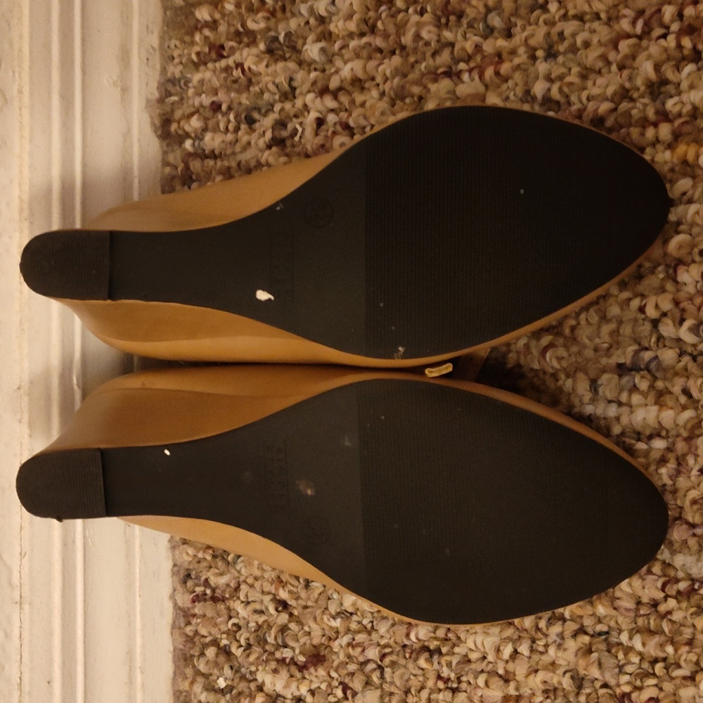 Shoe - Picture 4 of 4